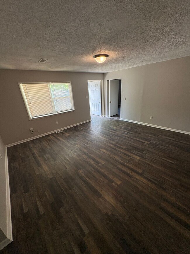 Building Photo - Newly Remodeled Westside 3 Bedroom Triplex  Near Lafayette Rd and Tibbs Avenue