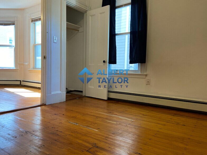 Building Photo - 13 Sachem St
