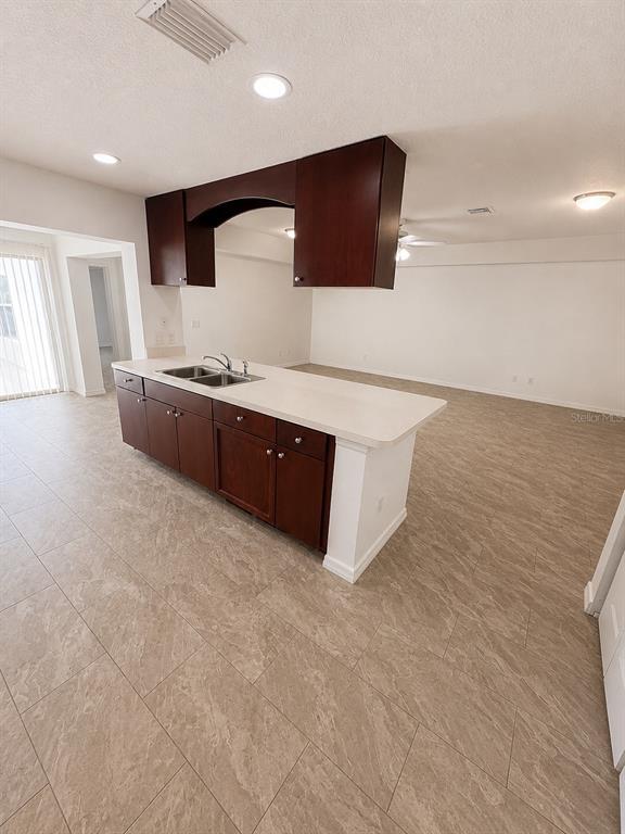 Building Photo - 3019 Walnut Ct