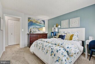 Building Photo - 706 Country Village Dr