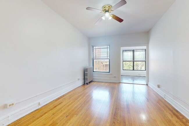 Interior Photo - 5300-5308 S. Greenwood Avenue