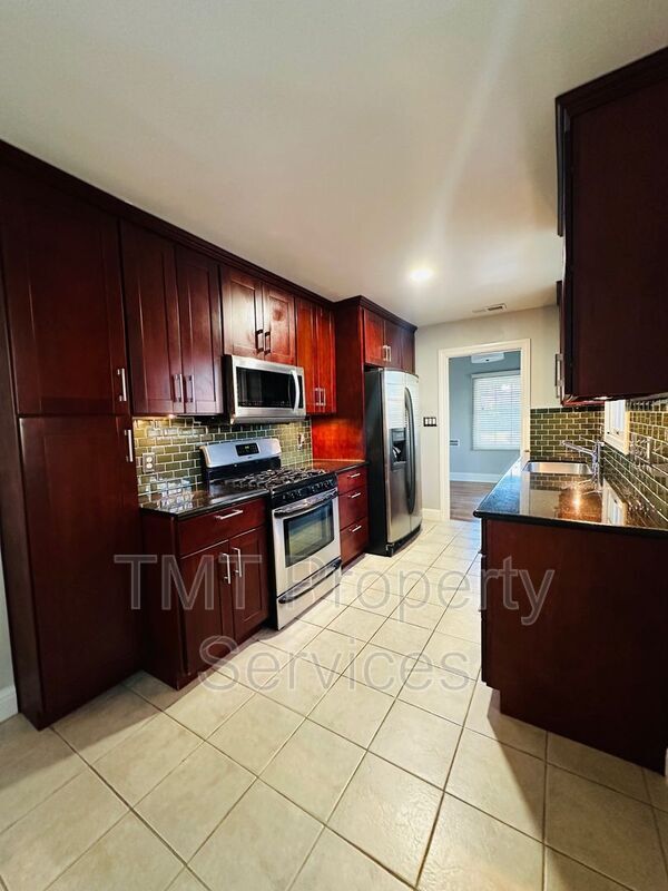 Building Photo - 5536 D St