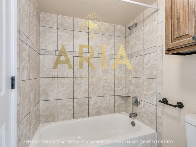 Building Photo - *639-641 Welston Cr.
