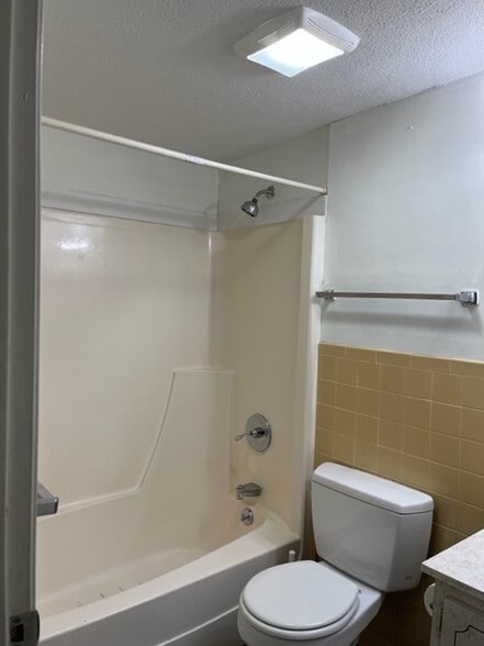 Building Photo - 179 Presidents Ln