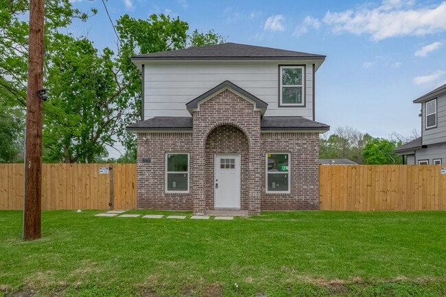 Primary Photo - AFFORDABLE 4BD/2.5BA SINGLE HOUSE!