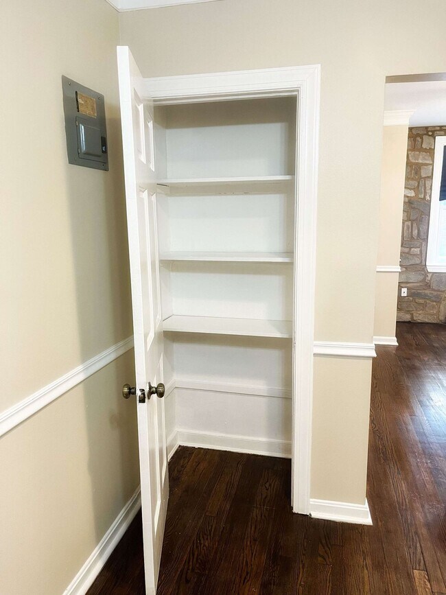 Building Photo - Move in Special! 2 Bed 1 Bath SE DC