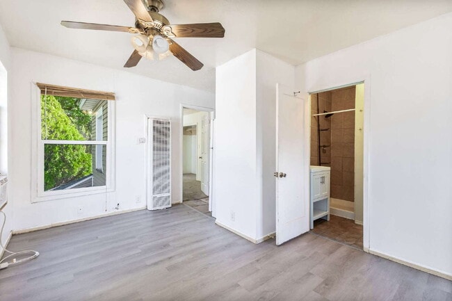 Building Photo - Cozy One bedroom in Great Ogden Location!