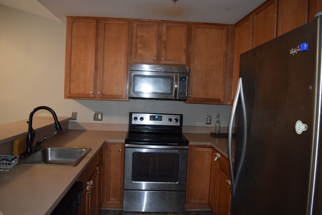 Building Photo - DOWNTOWN WIXOM 2 BED/2 BATH CONDO FOR LEASE!