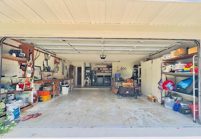 Building Photo - 104 Hartwood St