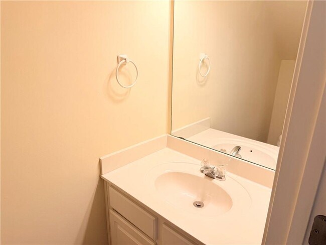 Building Photo - 2380 Fairlie Dr