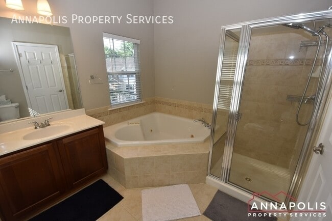 Building Photo - 2140 Hideaway Ct
