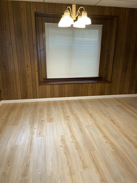 Building Photo - 3929 Clybourne Ave