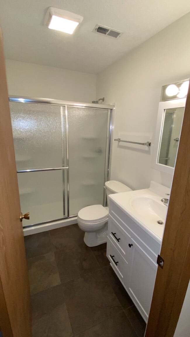 Building Photo - 525 Rosehill Dr