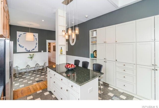 Building Photo - -- AVAILABLE JULY 15TH --  4 BR / 3.5 BA Gorgeous Home in The Fan, Available July 15tht!