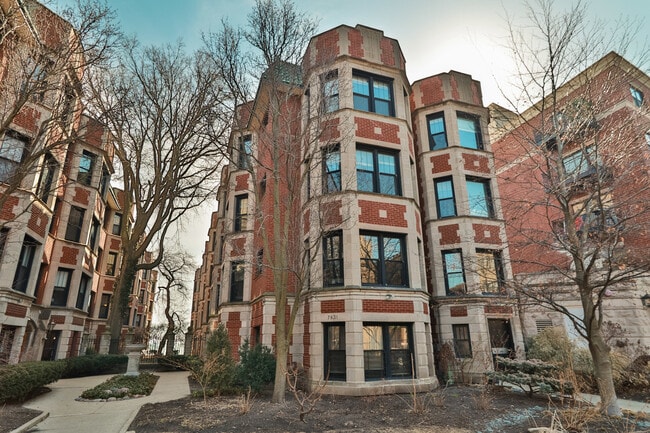 Primary Photo - 7631 N Eastlake Terrace