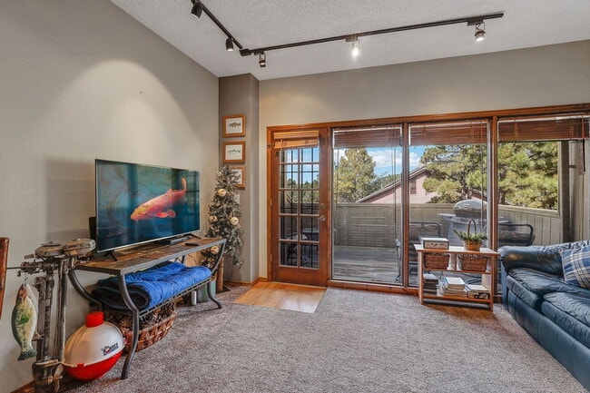 Building Photo - 2650 N Valley View Rd