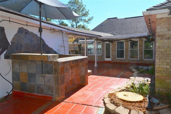 Building Photo - 15030 Vistamont Dr