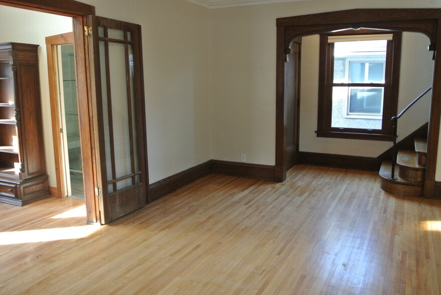 Building Photo - 180 fairview ave s