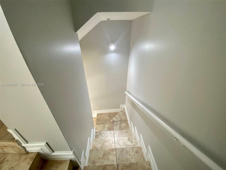 Building Photo - 235 SW 17th Rd