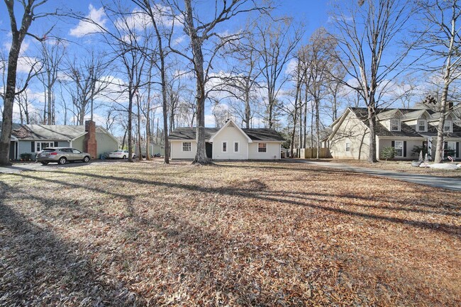 Building Photo - Indian Trail Ranch!