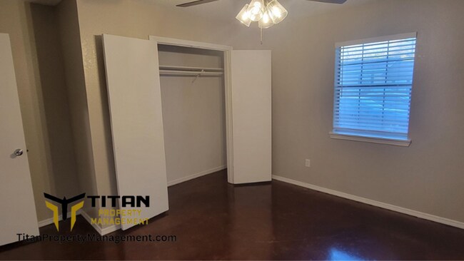 Building Photo - Remodeled 2Bed/1Bath Apartment