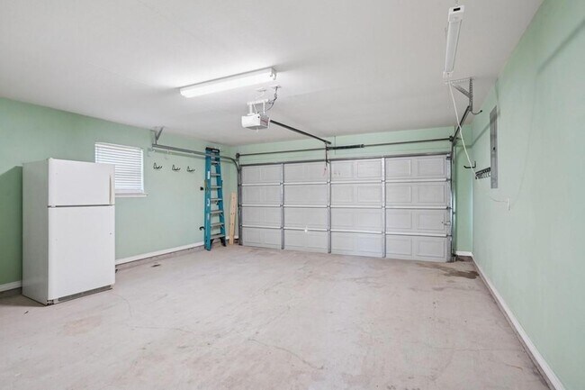 Building Photo - 712 Homewood Dr