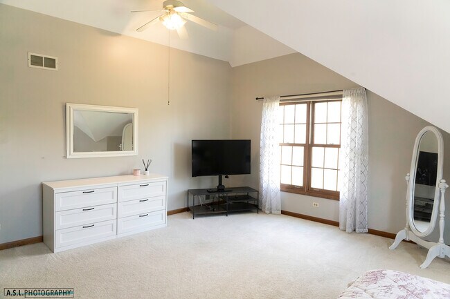 Building Photo - 251 Millington Ln