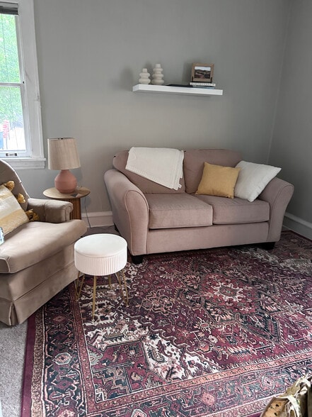 Private sitting area - third bedroom - 4947 York Ave S