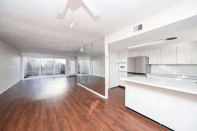 Building Photo - 4723 Merwin St