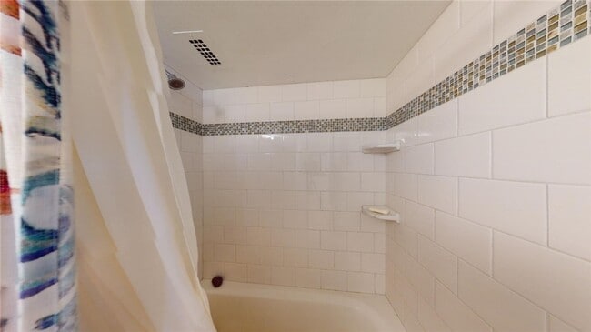 Building Photo - 1400 East Ave