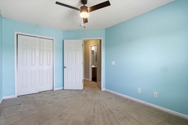 Building Photo - 3 Bedroom 2 Bathroom Home