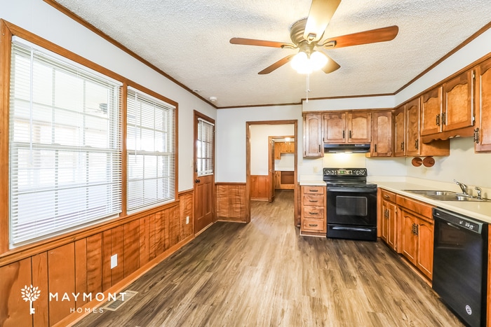 Building Photo - 409 Shamrock Dr