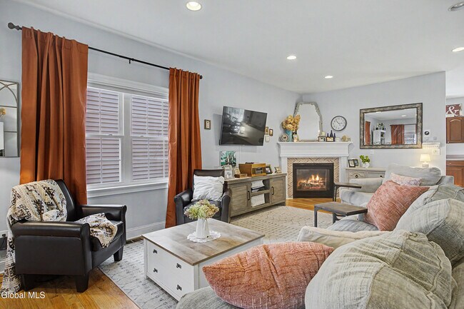 Building Photo - 8 Furlong St