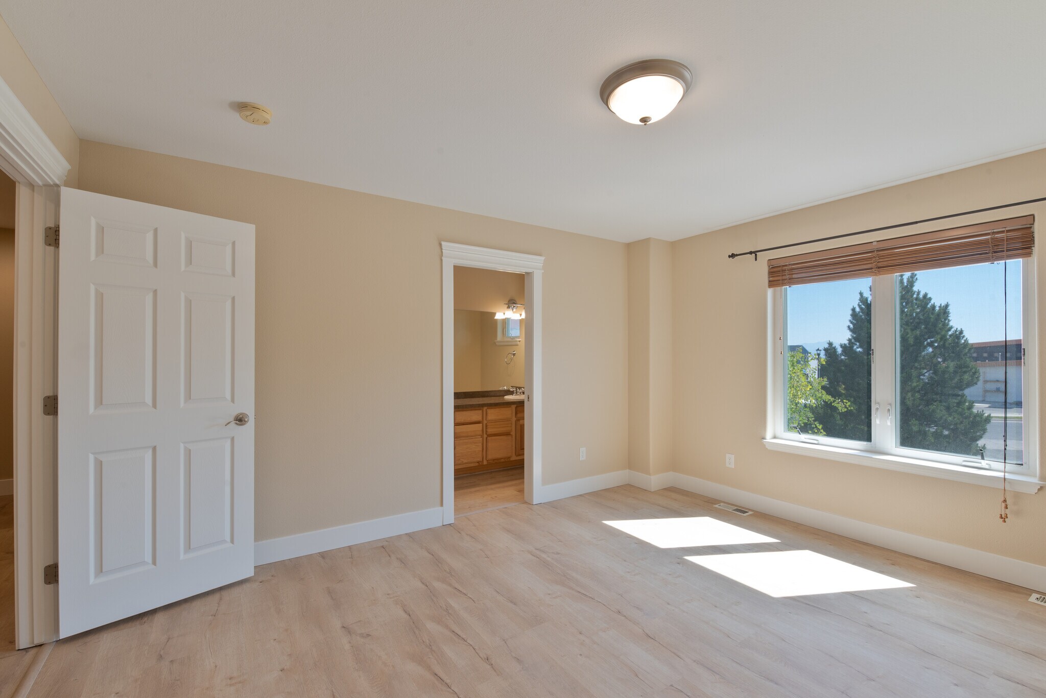 Building Photo - 1035 Road Runner St.