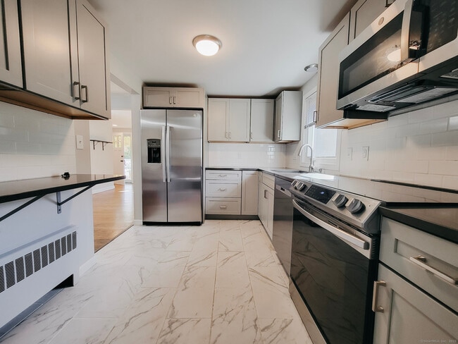 Building Photo - 90 Cedar Ln