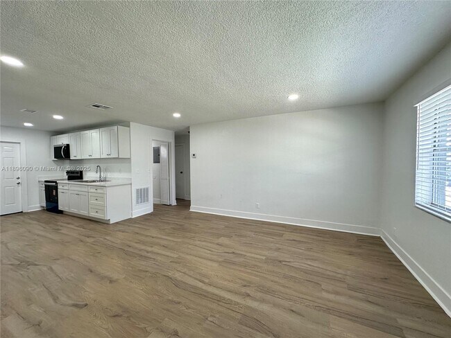 Building Photo - 116 NW 2nd Ave