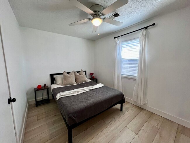 Building Photo - Beautifully ranch-style home in Central Virginia Beach