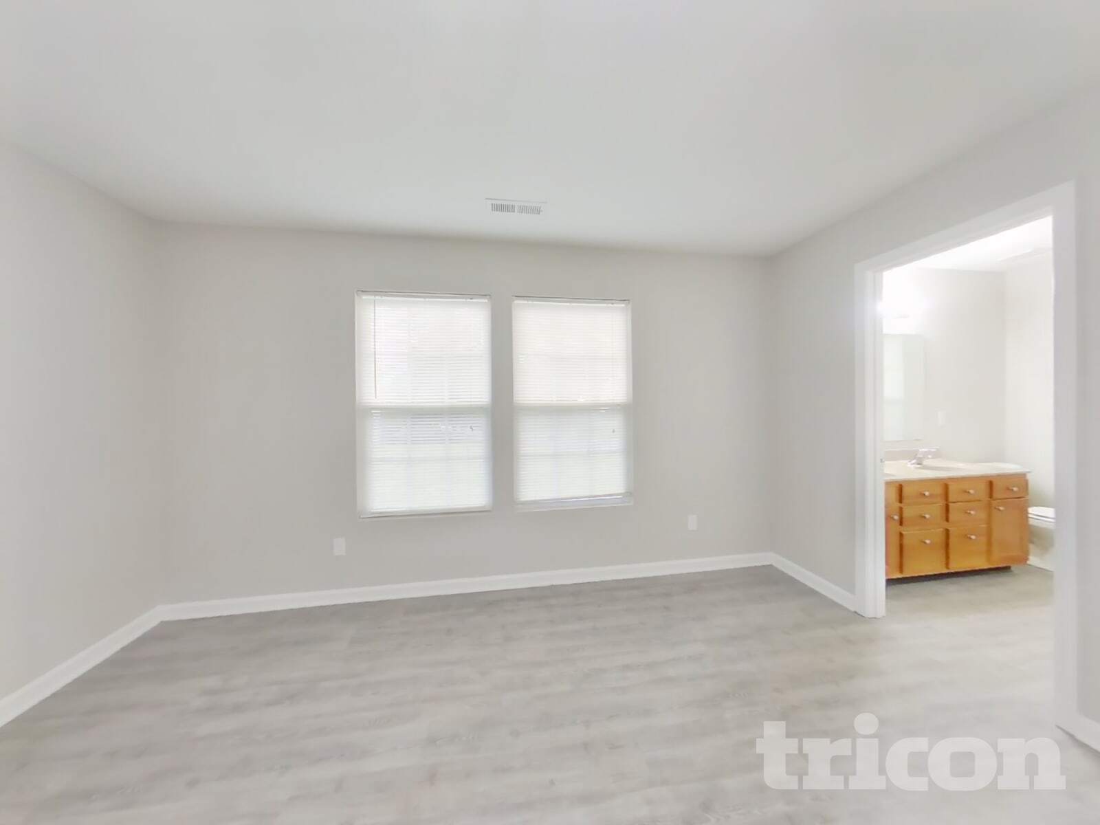 Building Photo - 3367 Pikes Peak Dr