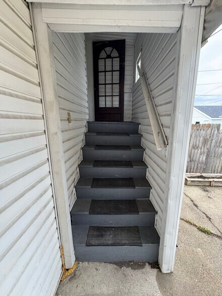 Building Photo - 240 Dexter St