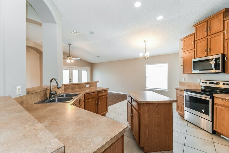 Building Photo - 10189 Carriage House Ct