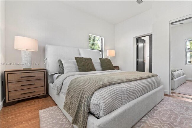 Building Photo - 601 SW 1st St