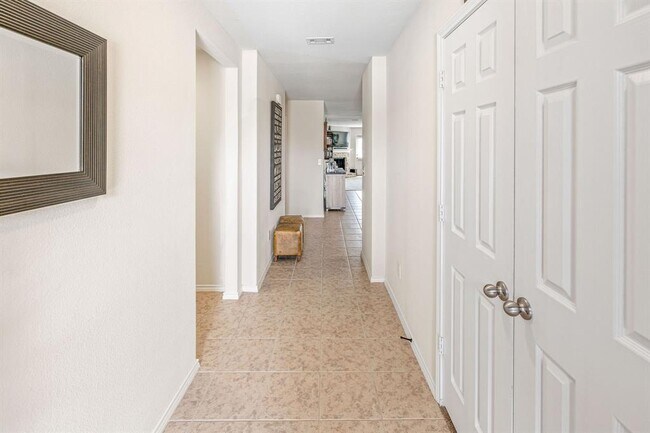 Building Photo - 1728 Trace Dr