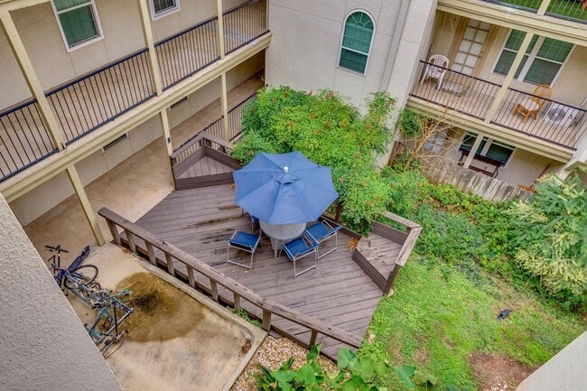 Building Photo - 910 Duncan Ln