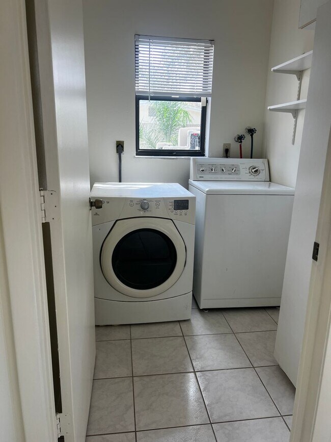 Building Photo - 2BR/2Bath Single Family 1 Car Garage South Venice Home!