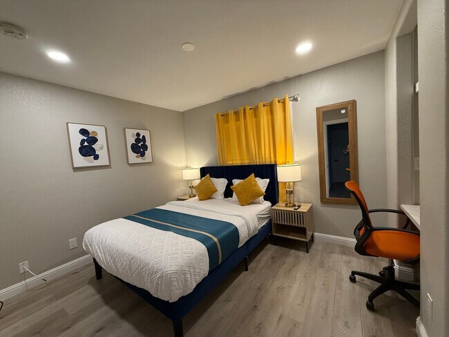 Building Photo - 451 E Lincoln Ave