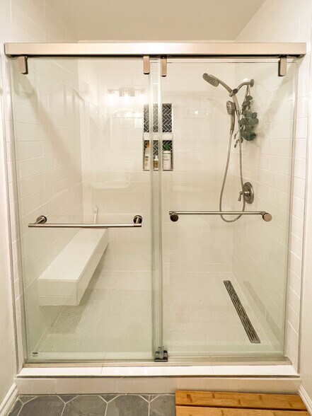 master bath - 845 Brooks Ave