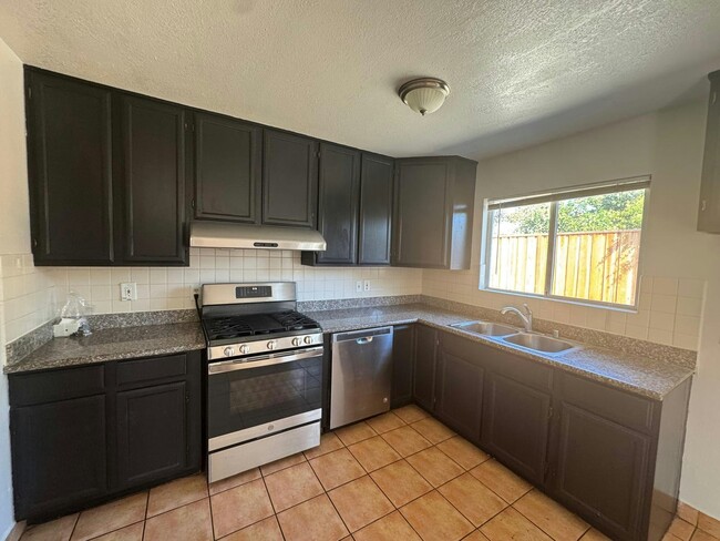 Building Photo - 4571 Alhambra Dr