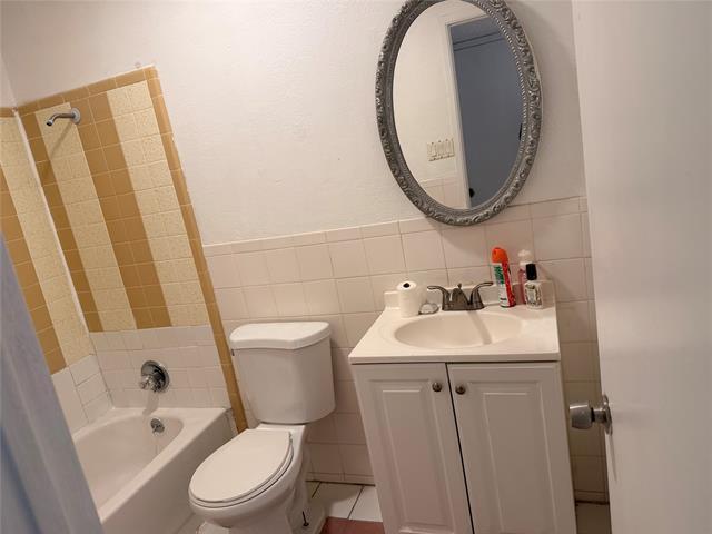 Building Photo - 2150 Courtland Cir