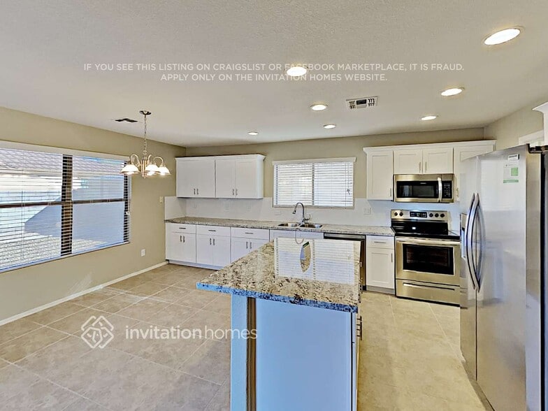 Building Photo - 11424 E Forge Ave