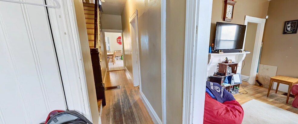 Building Photo - 12 Saunders St